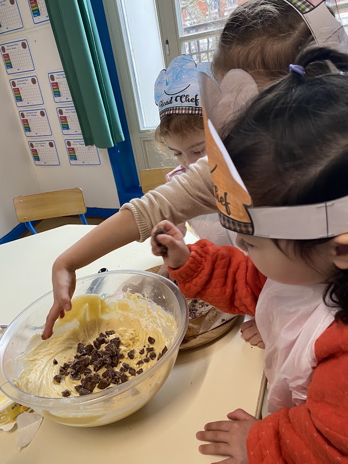 Club vacances - enfants qui cuisinent